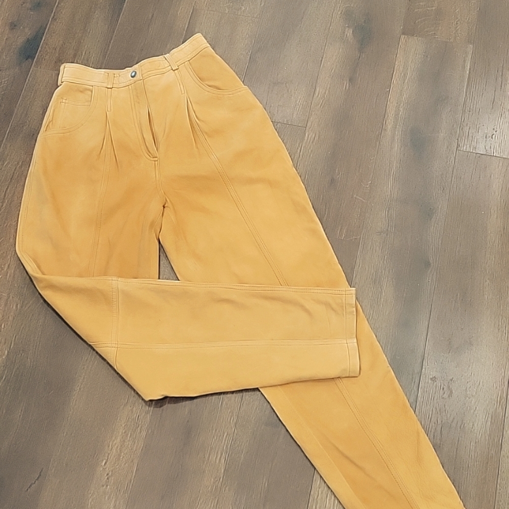 Vintage 80s 90s high waist tapered  camel leather  pants. Size 6